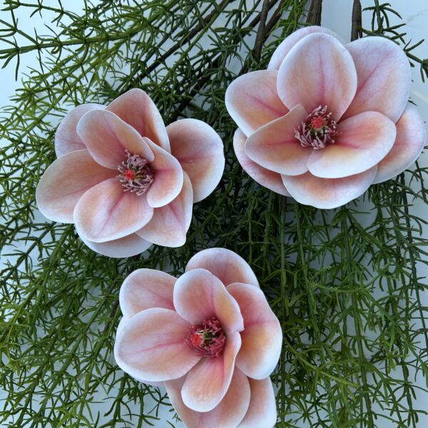 Magnolie Real Touch broskvová