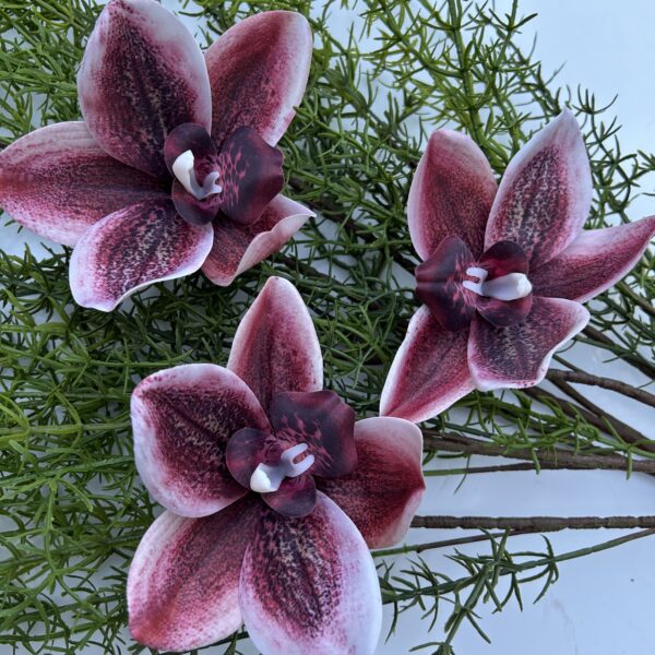 Umělá hlava cymbidia červená